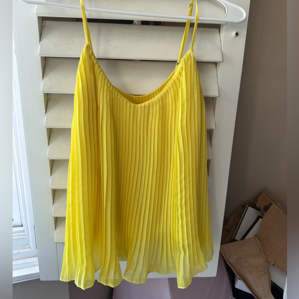 Yellow, flowey top